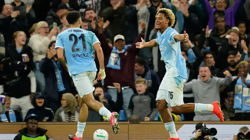 Floyd Samba, en festejo de gol, con Manchester City, en la EFL Cup | AP