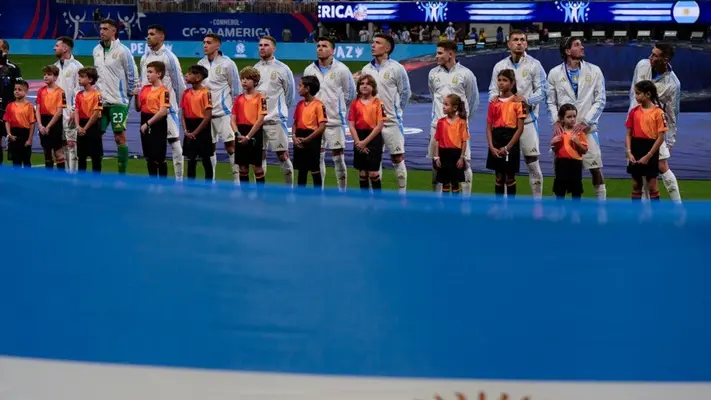 DT de Canadá exige multa para la Selección Argentina por tardar en salir a la cancha