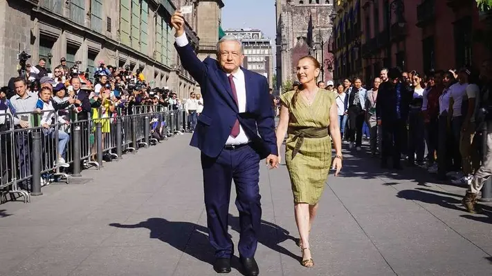 AMLO niega que se esté divorciando de su esposa
