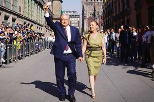 AMLO niega que se esté divorciando de su esposa