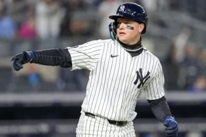 Alex Verdugo llega al Yankee Stadium presumiendo los colores del Tricolor
