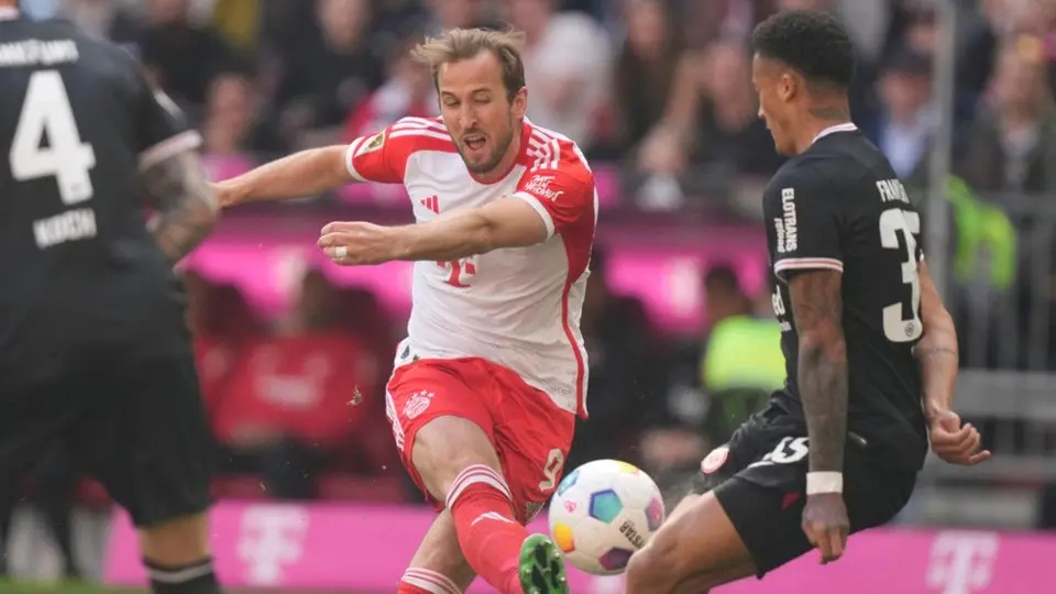 Harry Kane marca doblete ante el Frankfurt y lidera el triunfo del Bayern Munich