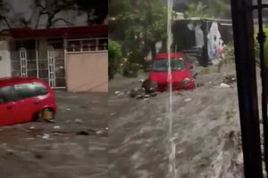 Inundaciones en la zona metropolitana de Monterrey arrastran hasta con vehículos