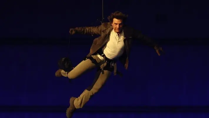Le suplican a Tom Cruise que no hiciera acrobacias en la ceremonia de clausura de los Juegos Olímpicos