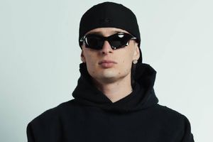 ¡No te pierdas la foto de Peso Pluma con su supuesta nueva novia, Hanna Howell!