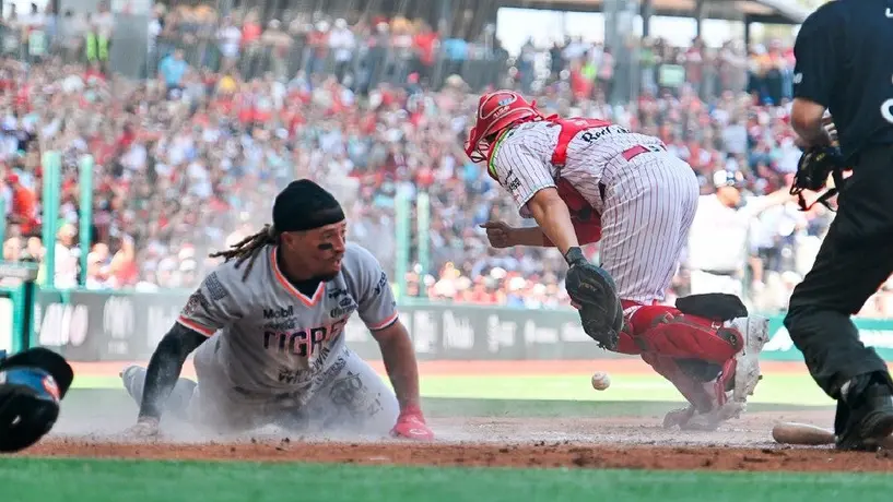 Tigres apalea a los Diablos Rojos del México en el Alfredo Harp Helú