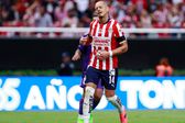 Chivas viaja sin ‘Chicharito’ de cara al juego ante Tigres