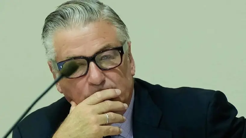 Alec Baldwin podría demandar al fiscal y al comisario por el juicio