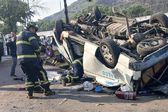 Volcadura de camioneta de transporte público deja dos muertos en la Calzada Ignacio Zaragoza