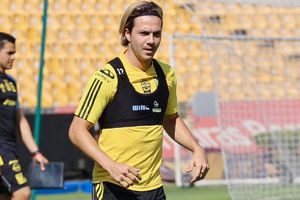 Regañan a Sebastián Córdova en práctica de Tigres: “Llegas tarde a todos lados”