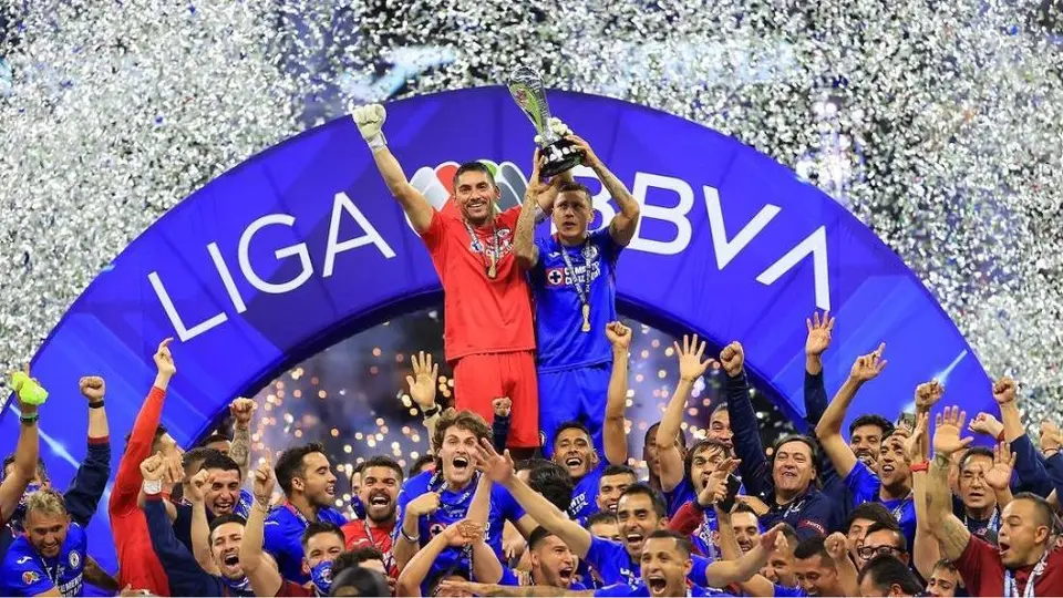 ¡Va con La Máquina! Auronplay le desea suerte a Cruz Azul para la Gran Final ante América