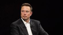 Elon Musk amenaza a Apple con prohibir sus dispositivos que integren OpenAI