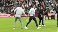 ¿Rechaza saludo? El 'curioso' gesto de Santiago Baños a 'Tato' Noriega tras la Final Femenil