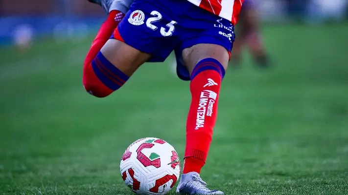 Liga MX Femenil: Luciana García sufre aparatoso choque de cabeza