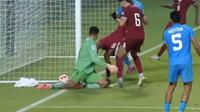 ¡De escandalo! Gol en partido entre Qatar vs India no debió contar por haber salido del campo
