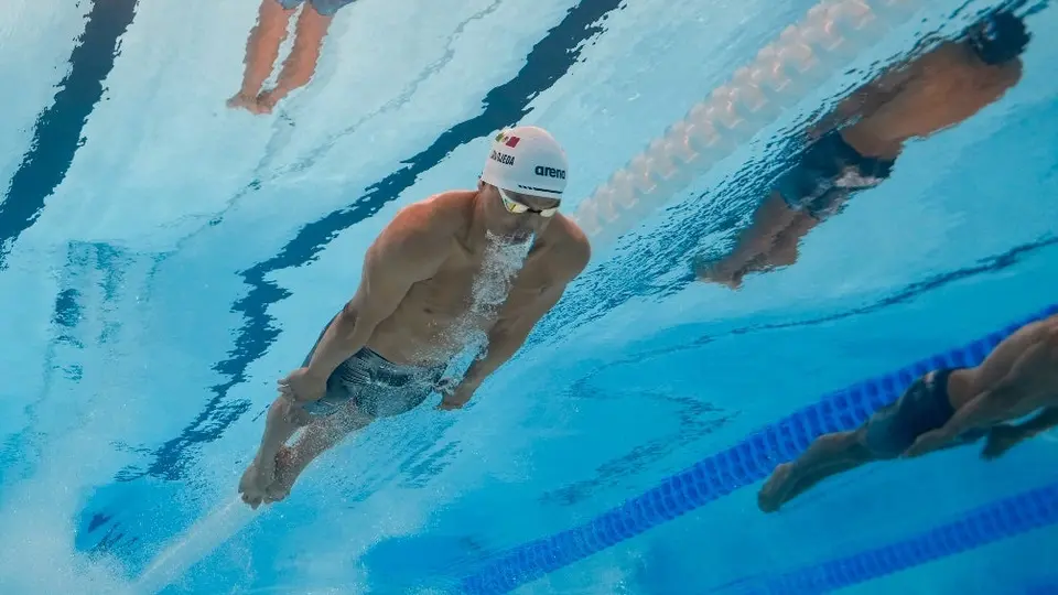 ¡Adiós París 2024! Miguel de Lara terminó último de su heat eliminatorio en Natación