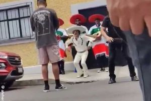 Bruno Mars es captado como Mariachi bailando en calles de la CDMX