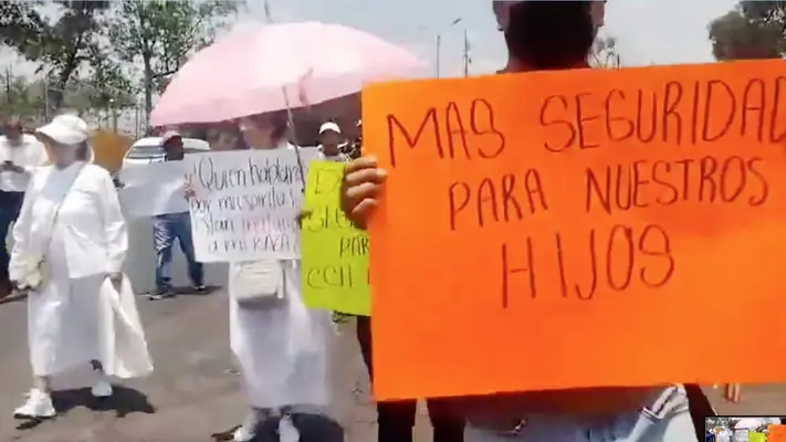 CCH Naucalpan: Padres de familia exigen seguridad para sus hijos estudiantes
