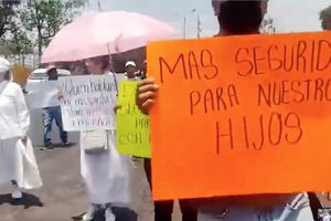 CCH Naucalpan: Padres de familia exigen seguridad para sus hijos estudiantes