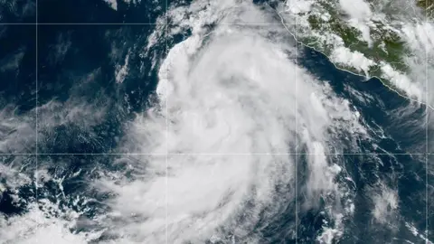 Carlotta se convierte en huracán categoría 1: ¿Qué estados podrían ser afectados?