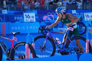 México termina en el lugar 13 en Triatlón por Relevos Mixto en París 2024