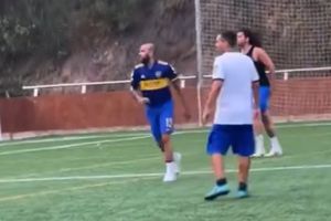 ¡Regresó a las canchas! Dani Alves fue captado 'echando reta' en Barcelona
