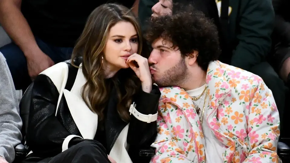 ¿Selena Gomez está comprometida con Benny Blanco? Al parecer Selena da pista sobre su aparente compromiso