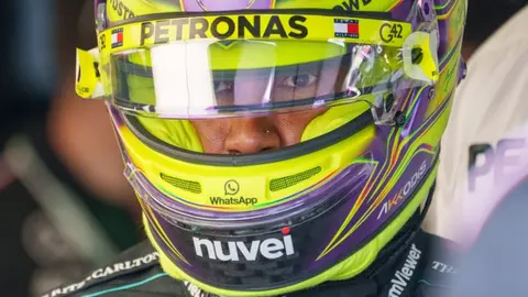 Hamilton domina las Libres 3 y se ilusiona en Canadá; Checo Pérez finalizó noveno