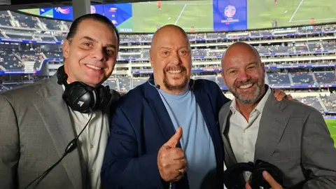 ¡No son enemigos! Christian Martinoli y Luis García se reencuentran con el 'Perro' Bermúdez