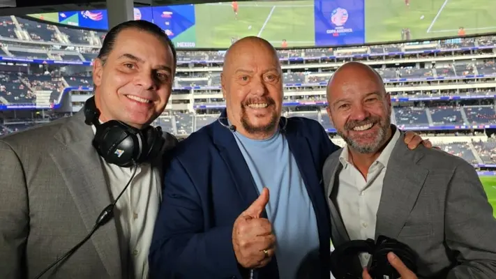¡No son enemigos! Christian Martinoli y Luis García se reencuentran con el 'Perro' Bermúdez