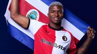 ¡Nueva joya! Feyenoord ficha al defensa costarricense Jeyland Mitchell de 19 años