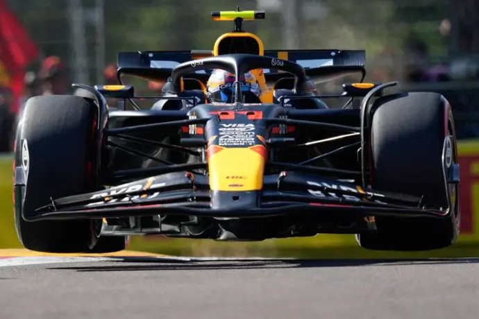 ¿Lo repetirá? Checo Pérez ya sabe lo que es remontar desde la P11 en el GP de Emilia-Romagna