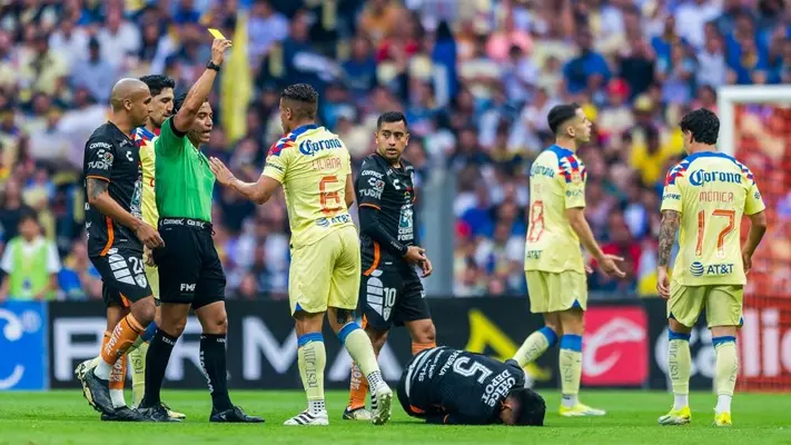Felipe Ramos Rizo señala roja perdonada al América: “¿La instrucción es no expulsar?”