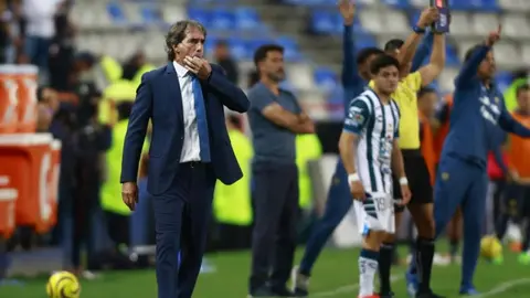 Comisión Disciplinaria sanciona a Guillermo Almada y Érick Sánchez por críticas al arbitraje