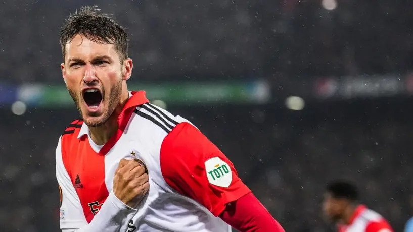 Ex de la Eredivisie asegura que Santiago Giménez no es jugador para la Premier League