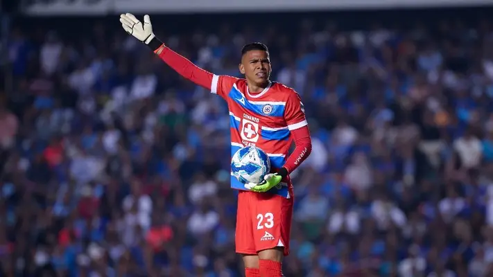 Kevin Mier dijo estar sorprendido por la salida de Uriel Antuna a Tigres