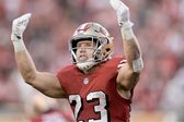 Christian McCaffrey renueva con los 49ers por un par de temporadas con un aumento de sueldo