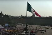AMLO cumple promesa e izan bandera en el Zócalo; Marea Rosa avanza favorablemente