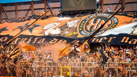 Seguidores de Colo Colo y Cobreloa, protagonizan bronca en aeropuerto de Calama