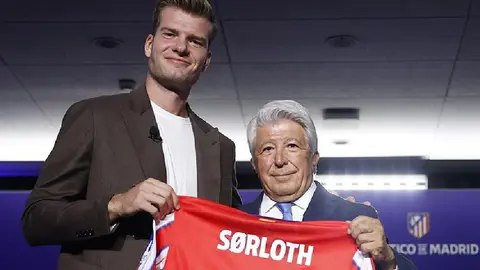 ¡Conmovedor! Alexander Sorloth es presentado en Atlético de Madrid con invitado de lujo