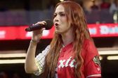 Paty Cantú se luce interpretando el Himno Nacional Mexicano en el Juego 1 de la Serie del Rey