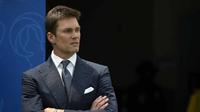 ¿Listo para trabajar? Tom Brady estuvo presente durante el juego de Dallas y Rams