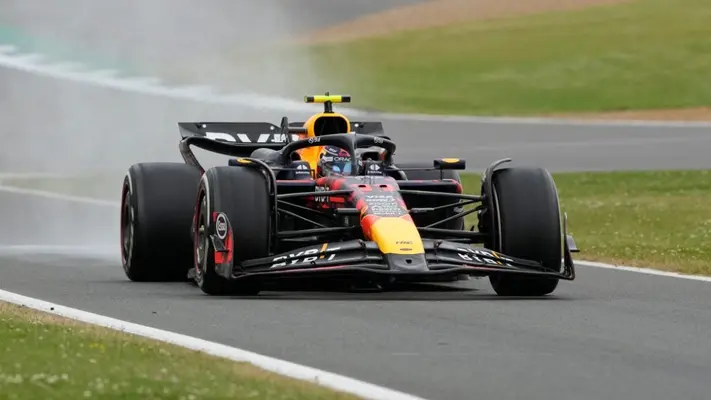 Checo Pérez queda fuera de la qualy en Hungría tras chocar en Q1