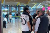 Aficionados del Real Madrid se quedan varados en el aeropuerto y pierden su vuelo a Londres