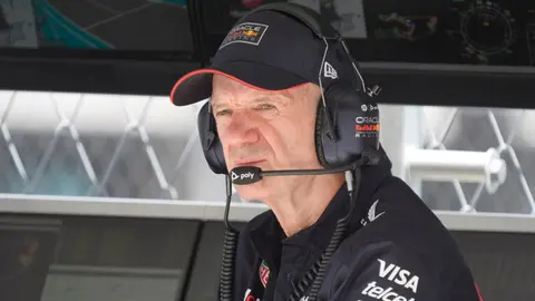 Adrian Newey apunta a llegar a Ferrari con un contrato millonario