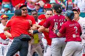 ¡Vaciaron las bancas! Diablos Rojos y Guerreros protagonizan bronca en Juego 2 de la serie