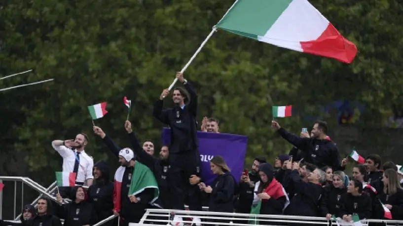 París 2024: Atleta italiano pierde anillo de bodas en el Río Sena durante inauguración