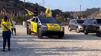 ¡Con todo el estilo! Aficionados americanistas llegan en un cybertruck decorado a apoyar a su equipo