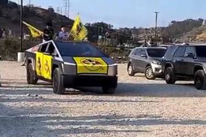 ¡Con todo el estilo! Aficionados americanistas llegan en un cybertruck decorado a apoyar a su equipo