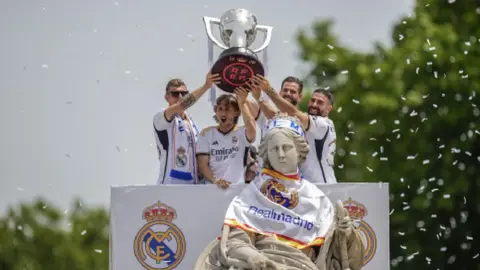 “Un día terrible para el balón, para el futbol”: Vinicius Junior y Madrid reaccionan al adiós de Kroos